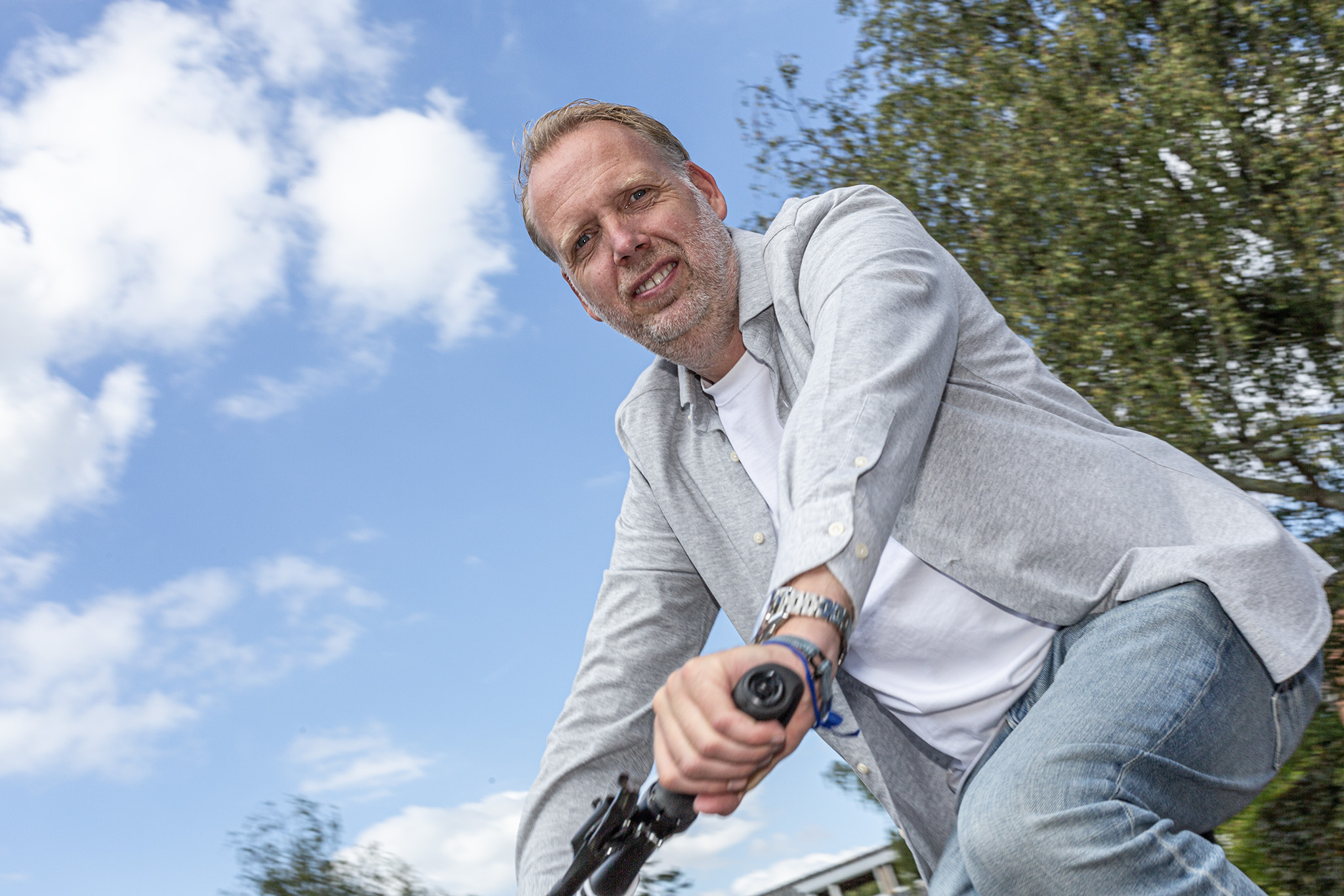 Bas Folkerts op fiets Bas Folkerts op fiets